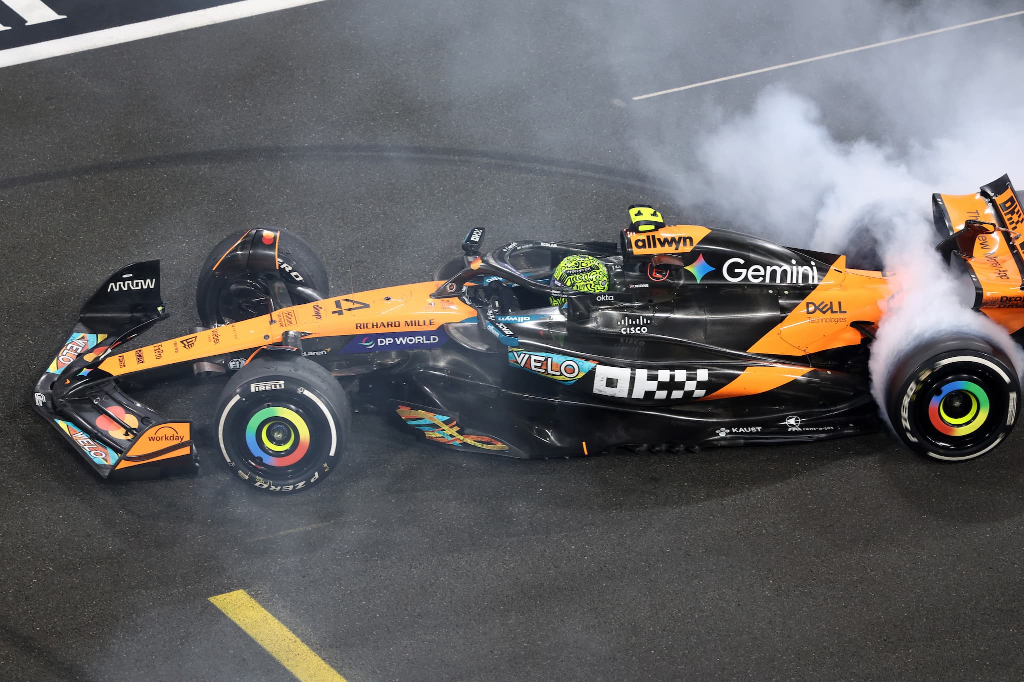 Sędziowie F1 uzasadnili, dlaczego Norris nie dostał kary za wyjazd poza tor