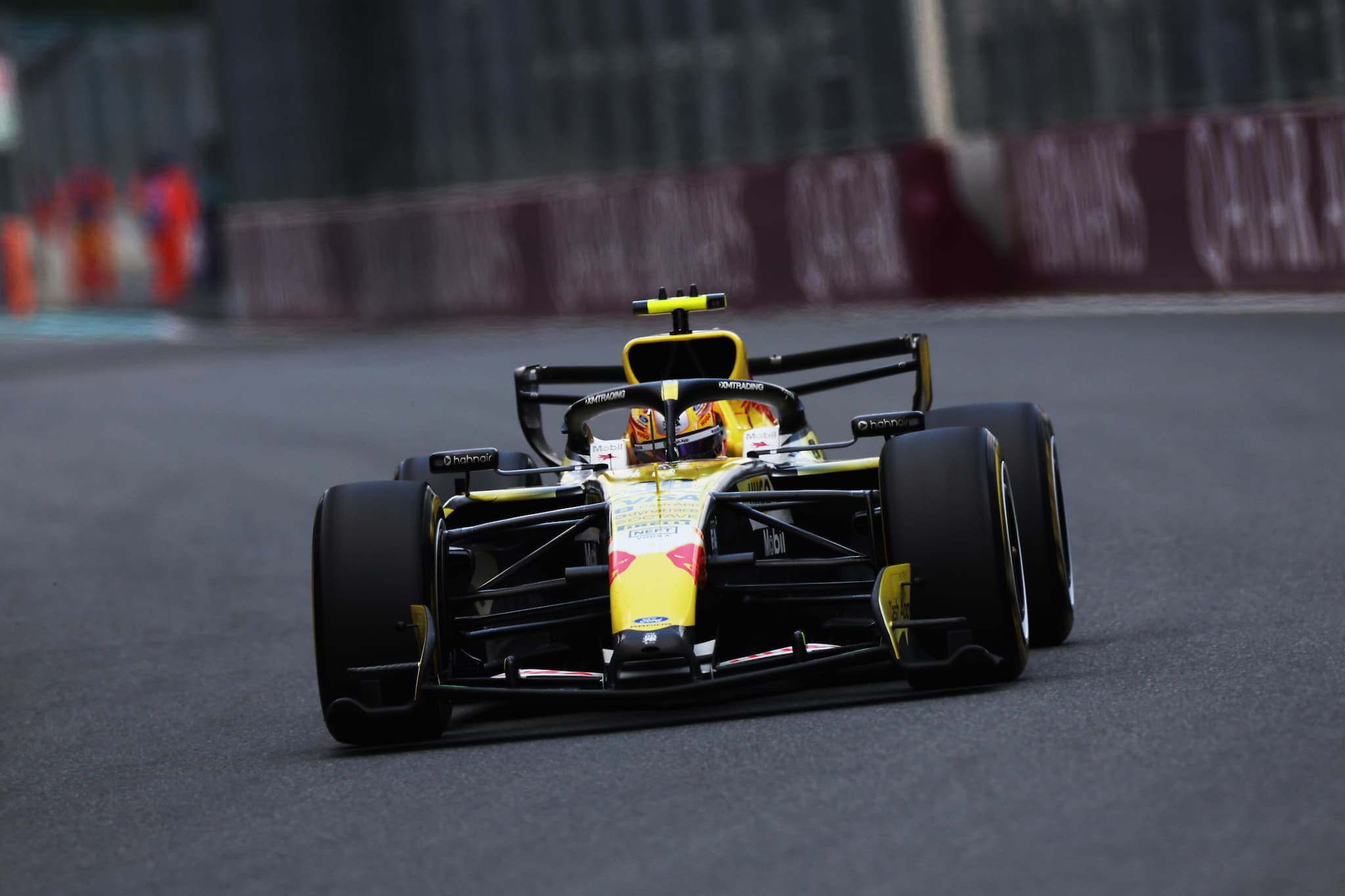 Hadjar rusza z pit lane. Ustawienie na starcie wyścigu F1 (GP Miami 2026)