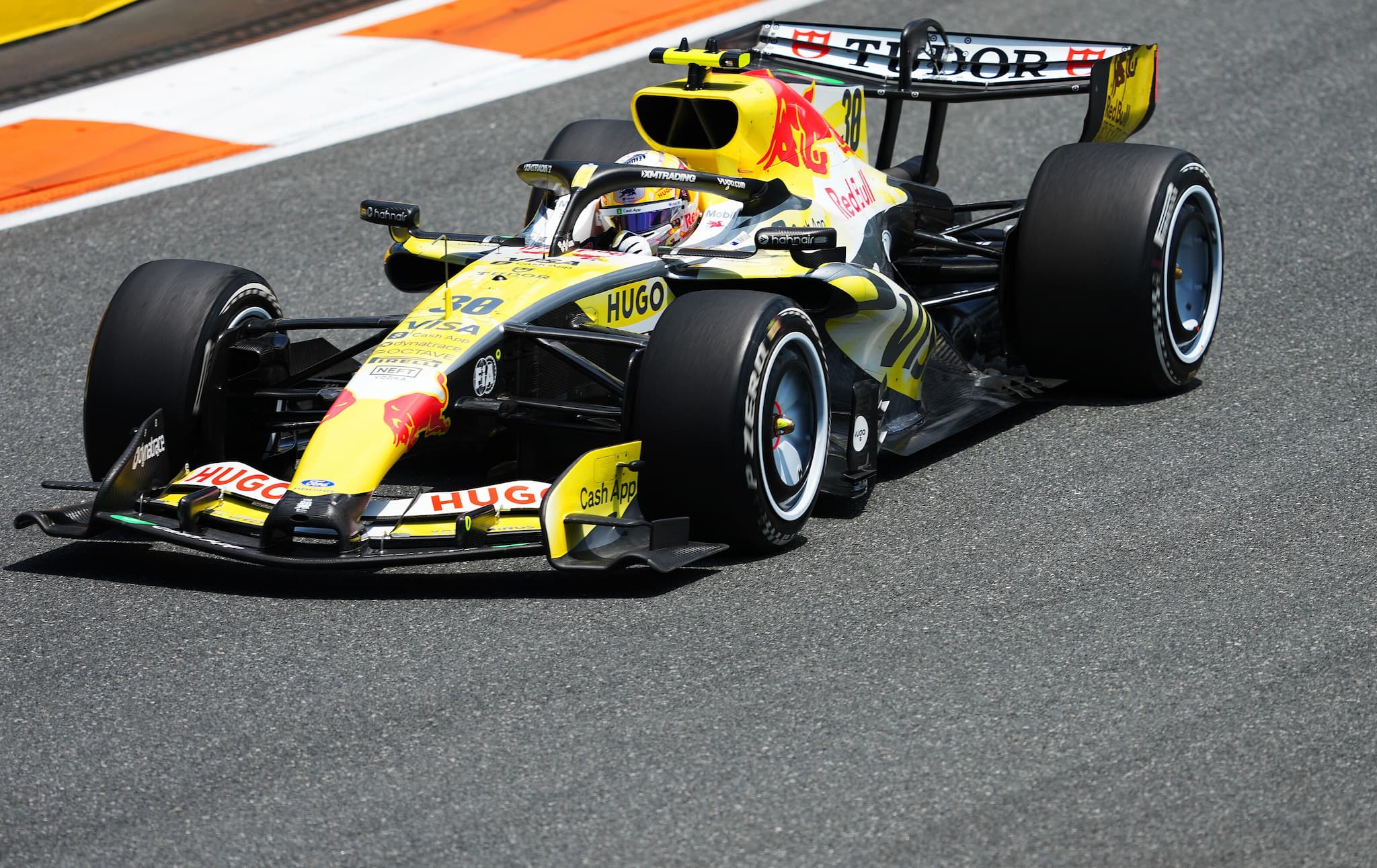 Lindblad rusza z pit lane. Ustawienie na starcie sprintu F1 (GP Miami 2026)
