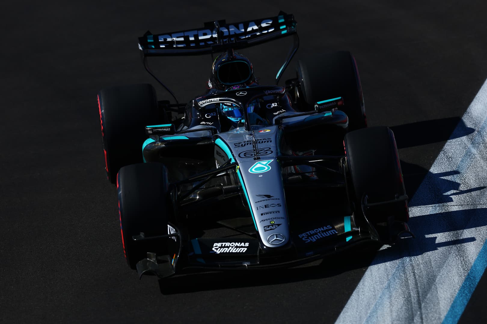 Dużo problemów z niezawodnością w Baku. Russell najszybszy na otwarcie weekendu F1