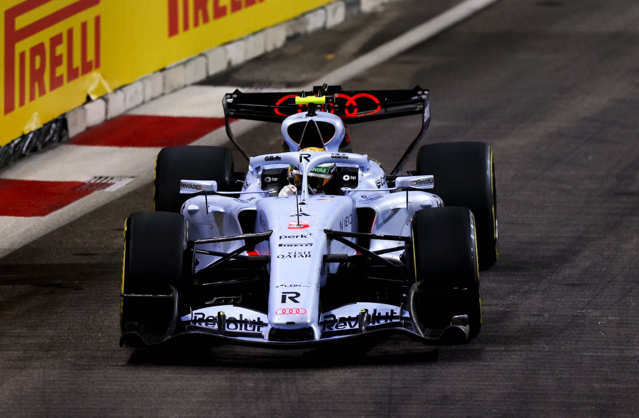 Sainz rusza z pit lane. Ustawienie na starcie sprintu F1 (GP Singapuru 2026)