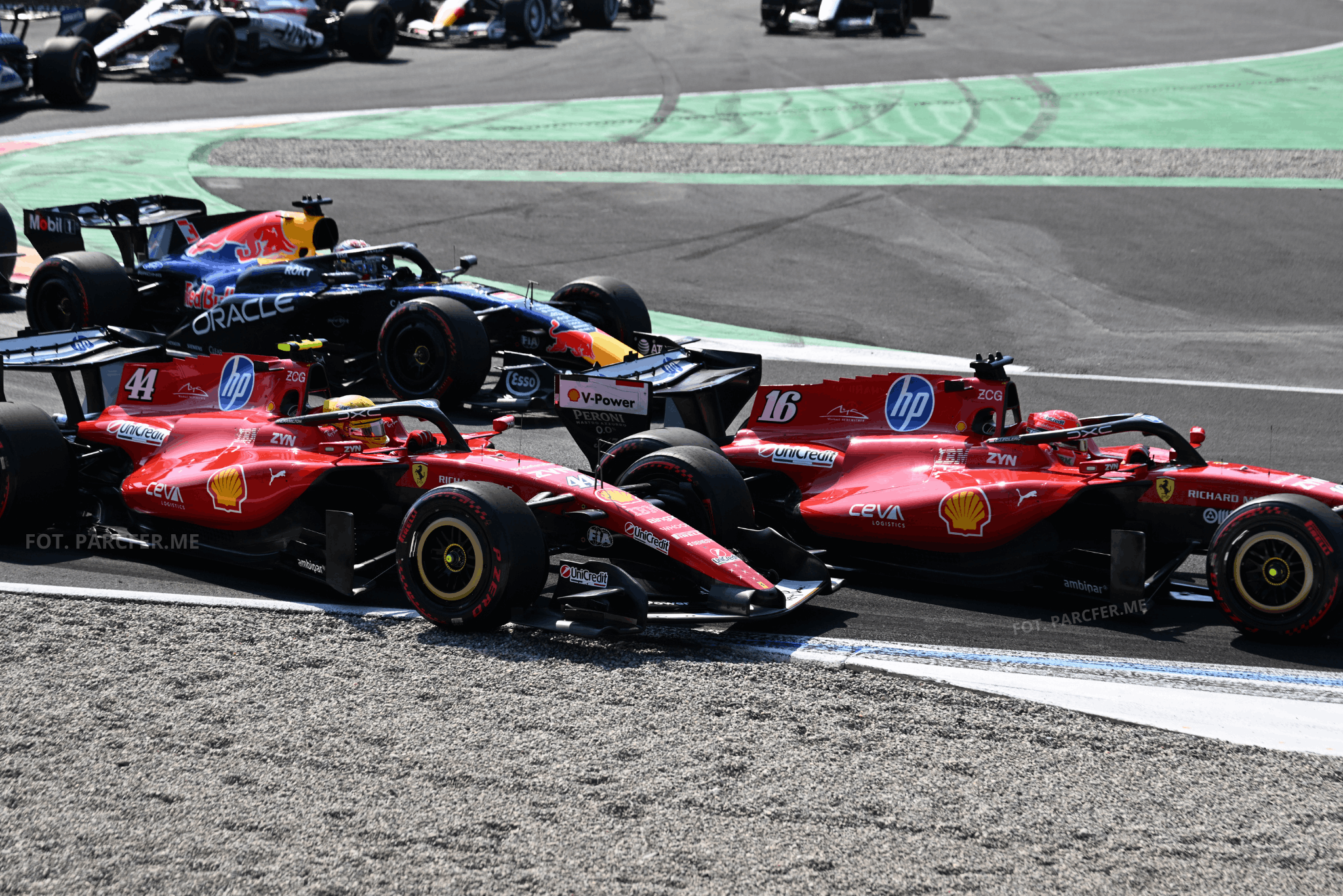 Ferrari płonie: Hamilton nie zgadza się z Leclerciem i wskazuje na Vasseura | F1