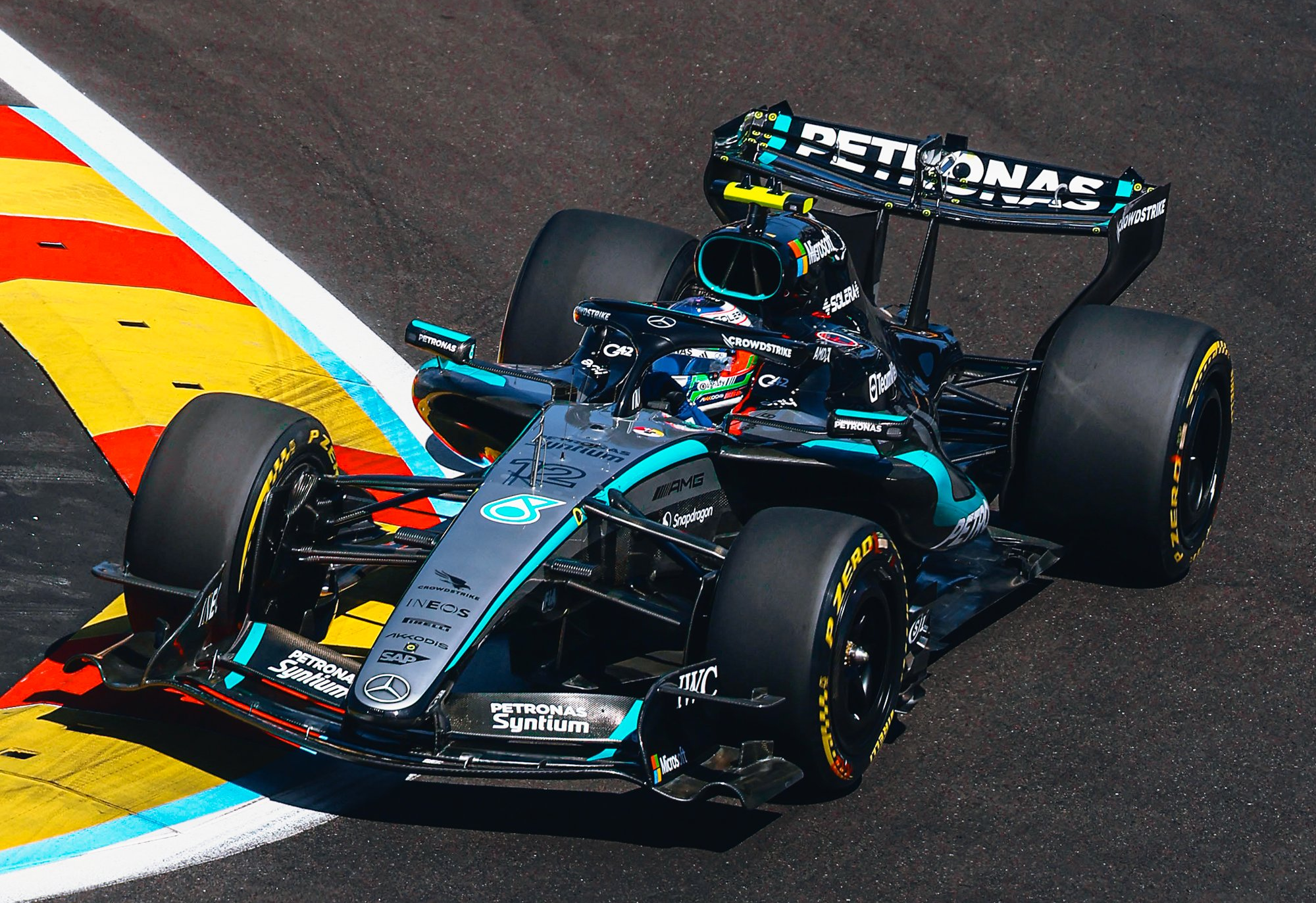 F1: Kraksa Lindblada i awaria Norrisa. Antonelli najszybszy w piątek w Madrycie